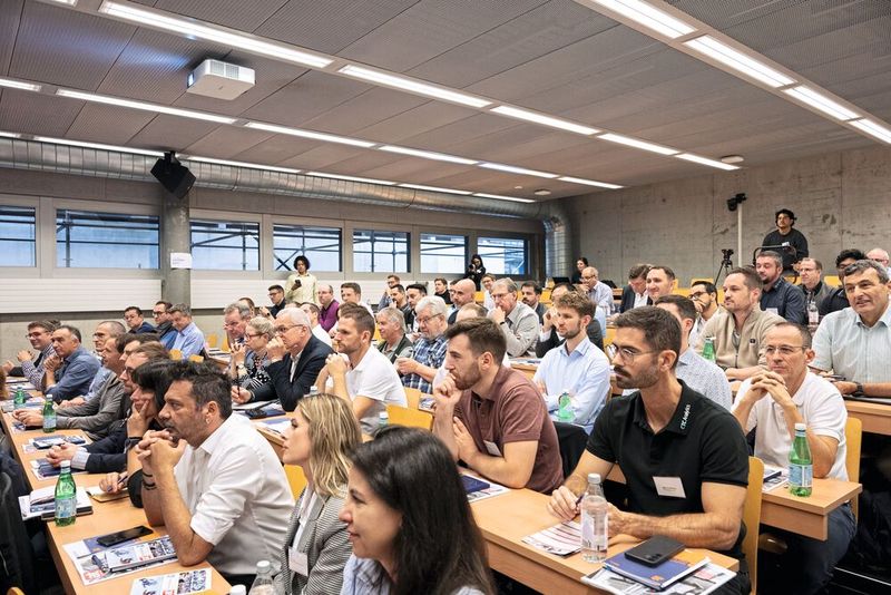 Rund 100 Teilnehmer informierten sich am at-Technologietag Automation an der ZHAW in Winterthur über aktuelle Trends in der Industrieautomatisierung. (Bild: Thomas Entzeroth)