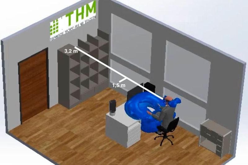 Ebenso untersucht wurden Gesichtsvisiere – Plexiglas, das man vor dem Gesicht tragen kann. Auch diese so genannten Face-Shields bieten einen guten Schutz im Büro. Sie lenken die Partikel vor allem nach unten und seitlich nach hinten ab. Wie bei der Maske werten die Forscher die Face-Shields als wirksamen Schutz, wenn man den üblichen Abstand beachtet.  (Bild: THM)