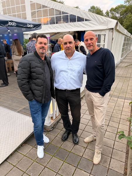 (v. l.) Andreas Svontiak (Kioxia), Kai Frieben (WD) und Olaf Biemelt (Terra Gebäudetechnik) (Bild: Vogel IT-Medien GmbH)