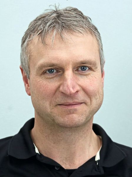 «Unsere HSC-Fräsbearbeitungszentren für den Formenbau sind dafür ausgelegt, selbst höchste Ansprüche an die Bearbeitungsgenauigkeit zu erfüllen» Karl-Heinz Glunk, Bereichsleiter Anwendungstechnik HSC Exeron GmbH.  (Klaus Vollrath)
