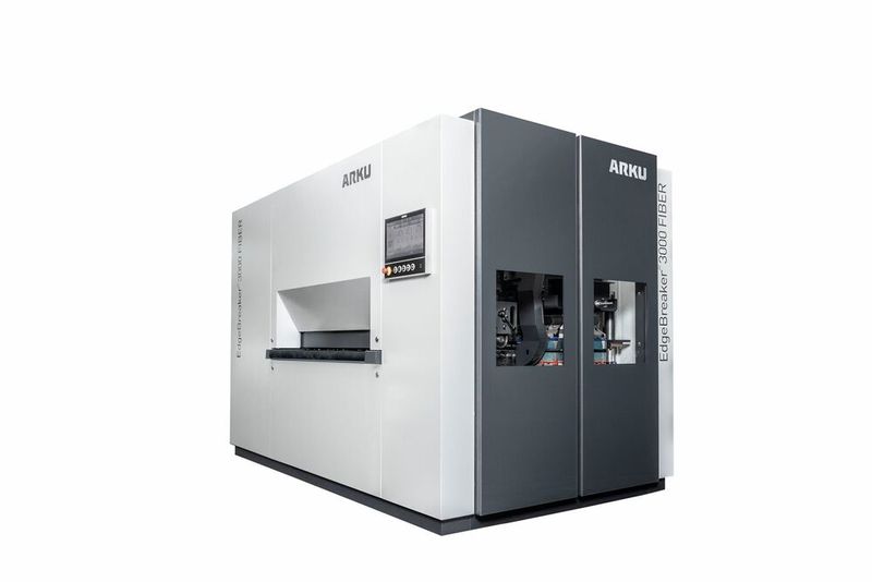 Der neue EdgeBreaker 3000 Fiber von Arku entfernt selbst harte Grate. Und die Kanten werden sauber verrundet. (Bild: Arku)