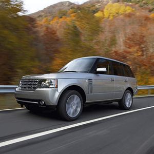 Die klassische Statur des Range Rover blieb unangetastet, doch unter dem Blech hielt viel neue Technik Einzug.