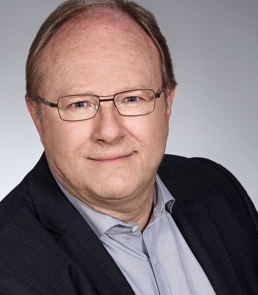 Frank Schäflein von Stratasys erinnert sich noch an Reihen von Bauplattformen, die auf Fensterbänken zum Aushärten lagen. (Stratasys)