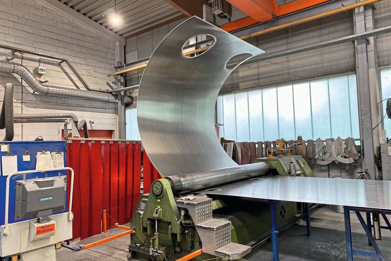 The model 4HEL-3128 from Faccin is a linearly guided four-roll round bending machine.(Image: Faccin)