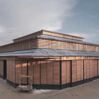 Die neue Reithalle für Pferdesport befindet sich im Cour du Puits, einem der beiden historischen Höfe des Nationalgestüts (Haras National).  (Bild: Yon de Poncins)