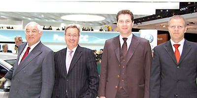 Noch eine große Autohandelsgruppe war mit ihrem Vorstand in Genf präsent: die Führung der Hahn-Gruppe hatte sich für »kfz-betrieb« zum Gruppenbild versammelt. (Archiv: Vogel Business Media)