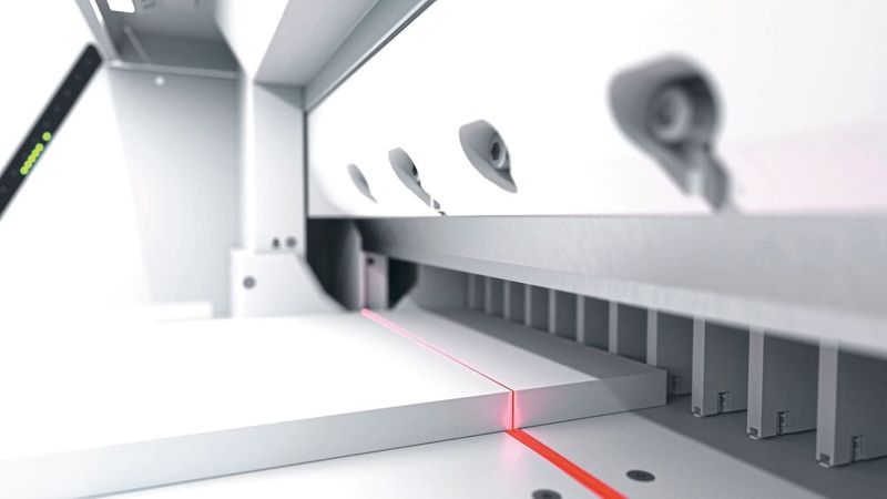 Einphasenabsicherung und regulierbarer Papierpressdruck waren zwei Anforderungen an das Antriebssystem. (Bild:  Krug + Priester)