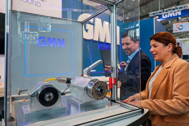 Der Grindinghub-Aussteller GMN zeigte mit dem System IDEA-4X, wie die Schleifspindeltechnik um Datenanbindung und digitale Zustandsbewertungen erweitert werden kann. (Bild: VDW / U. Regenscheit)