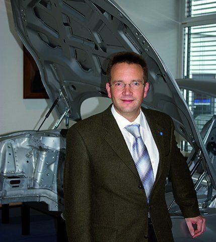 „Wir werden unser Engagement in der Luftfahrtindustrie verstärken“, erklärt Böllhoff-Geschäftsführer Gerson Meschut.  Bilder: Kroh (Archiv: Vogel Business Media)