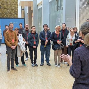 45 der Praxistag-Teilnehmer erhielten eine exklusive Führung auf dem Werksgelände von Agilent.(Bild:  VCG – Lüttmann)