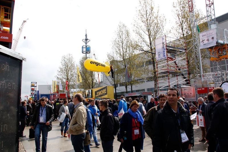 Beinahe ein Besucher pro Quadratmenter: 575.000 Quadratmeter, 3.421 Aussteller und 535.065 Besucher (Stand 2013) (Richter/konstruktionspraxis)