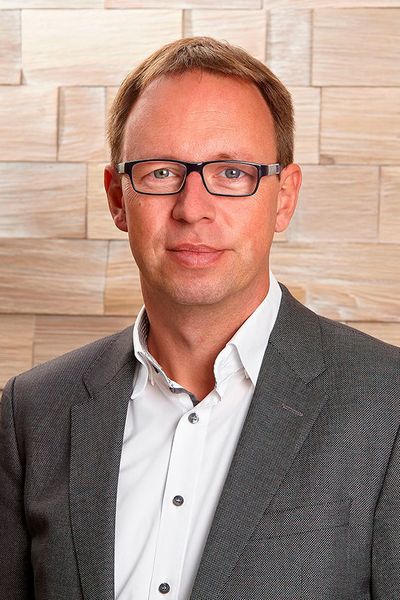 Sage hat Andreas Zipser mit Wirkung zum 1. Oktober 2018 zum Managing Director Central Europe ernannt. Zipser leitete bereits seit Mai 2018 als Vice President Sales Central Europe kommissarisch gemeinsam mit Heino Erdmann, Commercial Finance Director, die Geschäfte von Sage in Zentraleuropa, nachdem Rainer Downar im April 2018 unerwartet verstorben war. 
Zipser berichtet in seiner neuen Funktion direkt an Blair Crump, President der Sage Group plc.. Heino Erdmann wird seine bisherige Position als Commercial Finance Director weiterführen. Zipser kam 2015 als Managing Director SMB zu Sage Deutschland und verantwortete in dieser Rolle das gesamte Mittelstandsgeschäft, von der Produktentwicklung über Marketing, Vertrieb und Consulting bis zum Support. (Sage )