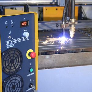 Der Schweißinverter Cutfire 100i ist besonders geeignet für das Mitfahren auf einer Führungsmaschine.