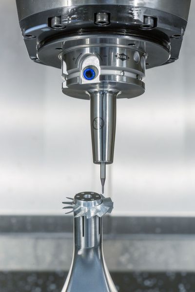 Hydrodehnspannung für kleine Schaftdurchmesser: Mit dem Hydrodehnspannfutter Uniq DReaM Chuck mit der Originalkontur von Warmschrumpffuttern ist die Hydrodehnspanntechnik nun auch für Werkzeuge mit Spanndurchmessern 3 bis 5 mm verfügbar.  (Bild: Mapal)