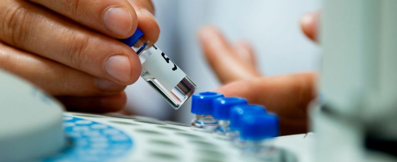 Abb.1: In der täglichen Labor-Routine eines GC-MS-Labors kann mitunter viel schiefgehen. Doch es gibt Hilfsmittel, die Abhilfe schaffen können. (Bild:  © VILevi - Fotolia.com)