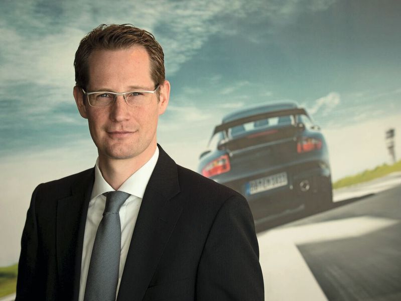 Marc Rieß wird zum 1. Februar 2020 neuer Chief Operating Officer der Porsche Financial Services. Rieß war seit 2012 Chief Financial Officer der Porsche Financial Services in den USA und Kanada, zuvor leitete er dort das Risikomanagement und Controlling. 

Der 43-Jährige arbeitet bereits seit 2003 in unterschiedlichen Führungspositionen bei der Porsche Financial Services. Sein Vorgänger als Chief Operating Officer, Jörg Pape, ist zum August 2019 als CEO zur Volkswagen Financial Services Brasilien gewechselt.  (Porsche)