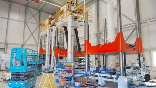 According to its own statements, Aulbach Automation is the market leader in deburring presses for large castings and has delivered 23 deburring presses for megacasting by September 2025 alone. (Bild: Roemheld)