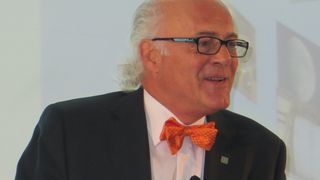 Klaus Endress gab bei der Bilanzmedienkonferenz von Endress+Hauser in Basel einen Rückblick auf das abgelaufene Geschäftsjahr 2013, welches der ehemalige CEO noch verantwortete. (Kunze/elektrotechnik)