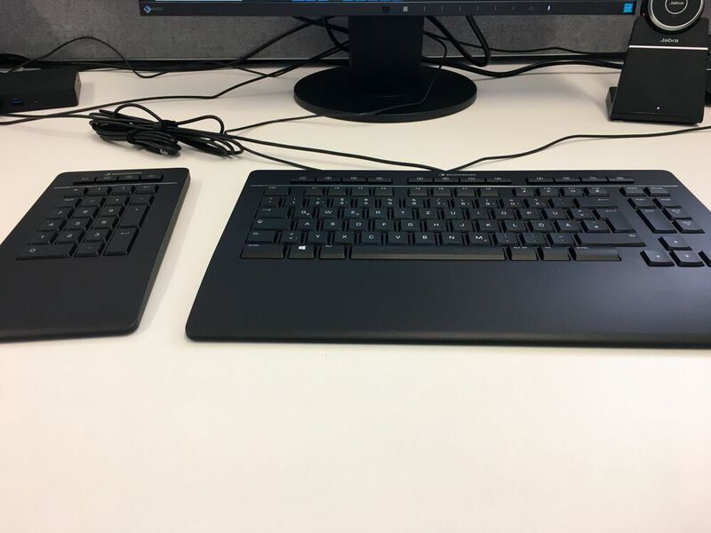 Die Tastatur auf meinem Schreibtisch: Sie ermöglicht es, sich den Arbeitsplatz genau so einzurichten, wie es nötig ist, um ergonomisch und effizient zu arbeiten. (Zwettler)