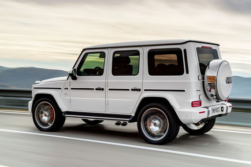 Kaum zu glauben, doch wer es darauf ankommen lässt, kann mit dem G 63 in 4,5 Sekunden aus dem Stand auf Tempo 100 sprinten. (Bild: Mercedes)