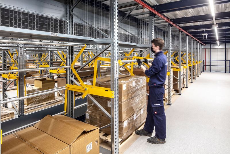 Die Kommissionierung klappt im neuen Logistikzentrum von Vierol von der Palette ... (Bild: Meta)