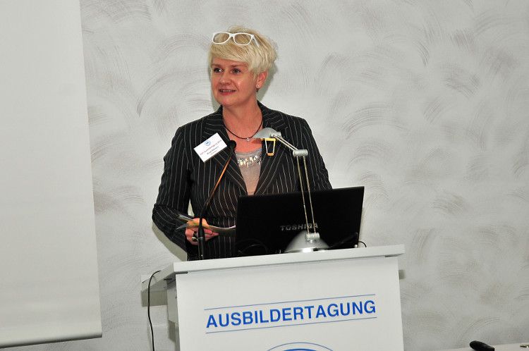ZDK-Geschäftsführerin Birgit Behrens forderte die Ausbilder auf, auch als Multiplikatoren für die Nachwuchswerbung tätig zu werden. (Foto: Schmidt)