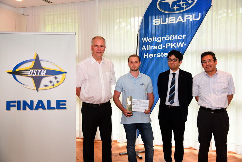 V.l.n.r.: Jörg Kracke (Leiter Aftersales Subaru Deutschland), Nick Hachenberger, Takayua Anzai (Subaru Europe) und Naoya Sahara (Zweiter Geschäftsführuer Subaru Deutschland). (Subaru)