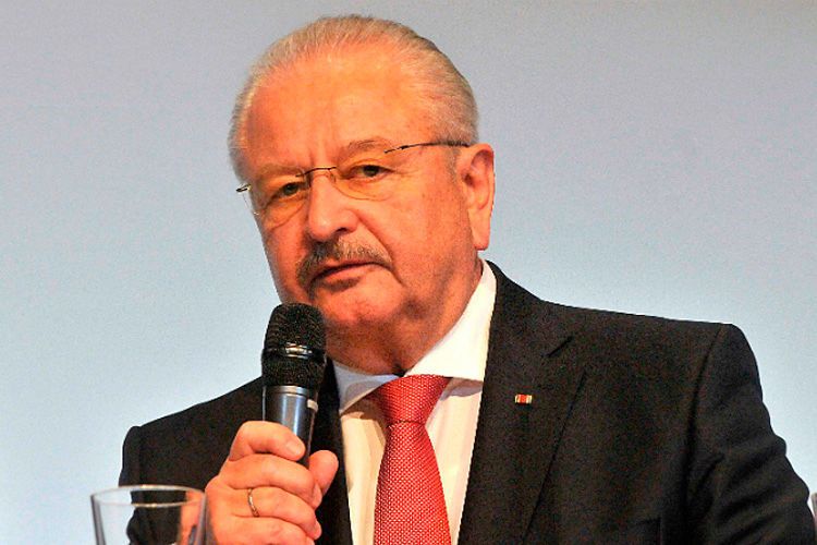 ZDK-Präsident Jürgen Karpinski konnte dem Abgasskandal auch positive Seiten abgewinnen: „Die Abgasuntersuchung muss auch künftig am Endrohr stattfinden.“ (Foto: Zietz)