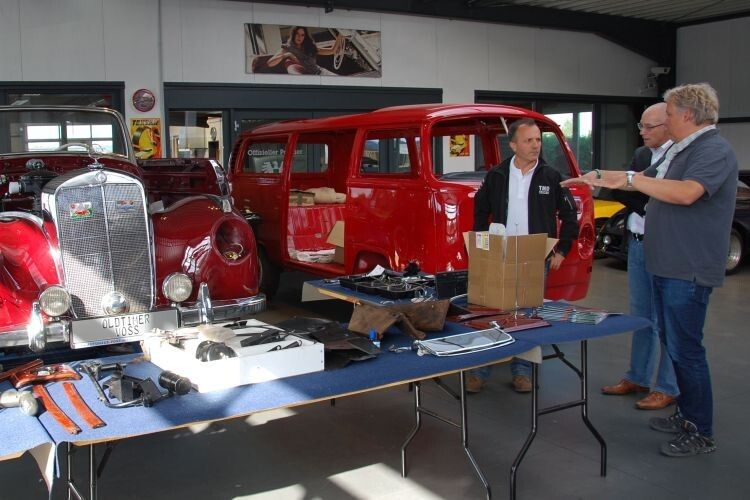 Ralf Voss hat sich auf die Instandsetzung von Oldtimern spezialisiert. (Foto: Rubbel)