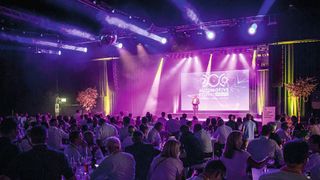 Die Bühne ist frei: Markengebundene und freie Kfz-Betriebe können sich noch bis Mitte Februar  für den Automotive Business Award 2024 bewerben. (Bild: Stefan Bausewein)