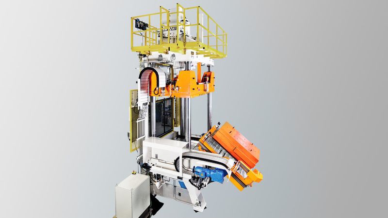 Die Schiebe-Kipp-Tisch-Presse vom Typ SEP22 war die erste, die bei KUKA von einem hydraulischen Schwenkantrieb am Tisch auf die neuen Planetengetriebemotoren von Flender umgerüstet wurde. (KUKA AG)