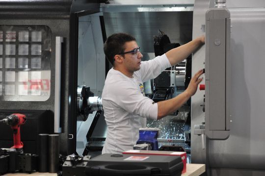 Ebenso die CNC-Dreher, hier mit dem Deutschen Konstantin Michel... (Archiv: Vogel Business Media)