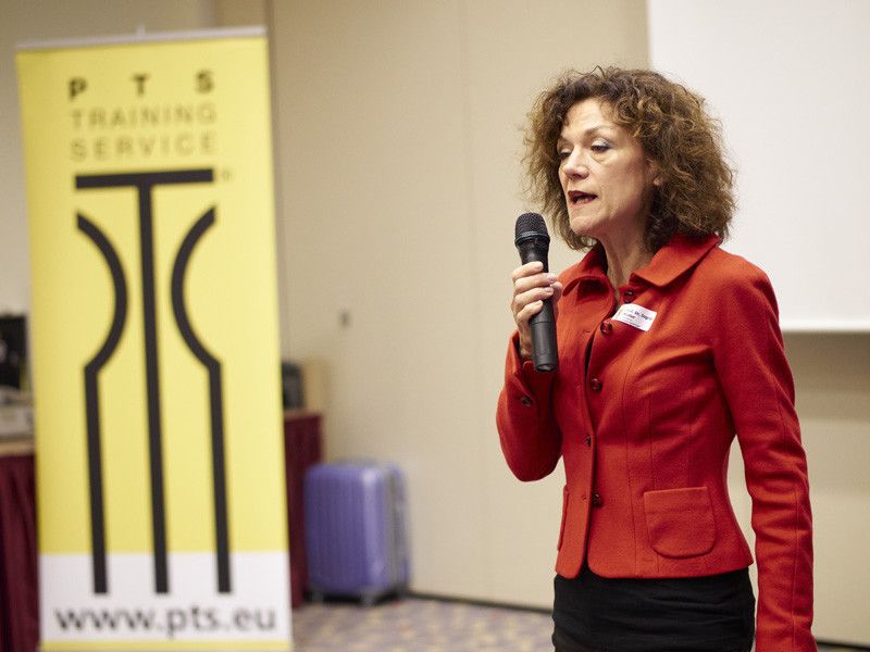 Kenntnisreiche Moderatorin: Dr. Ingrid Müller, Professsorin für Pharmatechnik an der FH Albstadt-Sigmaringen.   (Wolfgang Detemple/Schnettler)