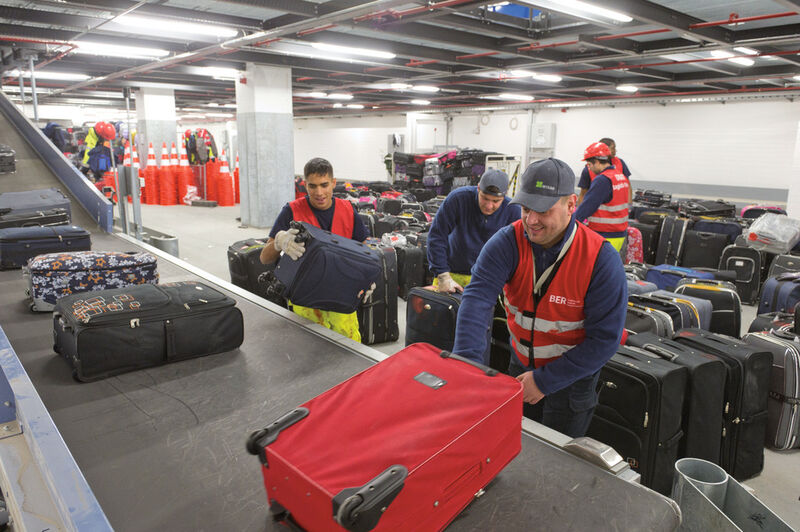 Im Test: Die Gepäckförderanlage muss unterschiedliche Gepäckstücke sicher und schnell zum richtigen Punkt transportieren. Deshalb übt das BBI-Management die Abläufe.  (Bild: BBI)