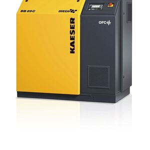 Die anschlussfertigen Ausführungen der BBC/FBC-Drehkolbengebläse des Compact-Programms überzeugen nicht nur durch sparsamen Energieverbrauch, sondern auch durch geringen Platzbedarf und hohe Gesamteffizienz. Die Gebläse sind so konzipiert, dass mehrere Anlagen direkt nebeneinander aufgestellt werden können.(Bild:  Kaeser)