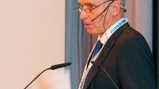 Meinhard Kiehl, Direktor Marketing, Produktmanagement bei Rhenus Lub, während des Praxisvortrags. (Rhenus Lub)