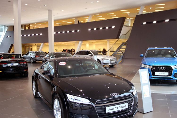 Für bis zu 120 Neuwagen und 250 Gebrauchtwagen bietet das Gebäude Platz. (Foto: Auto Wichert)