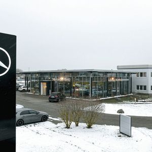Das Autohaus Mühlfeld ist ein Mercedes-Vermittler und -Servicepartner und erfüllt alle erforderlichen Herstellerstandards.(Bild:  Schade)