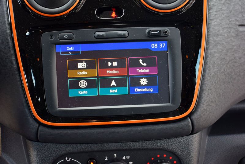 Gelungen ist das Multimediasystem mit seinem 7-Zoll-Touchscreen. (Holz/»kfz-betrieb«)
