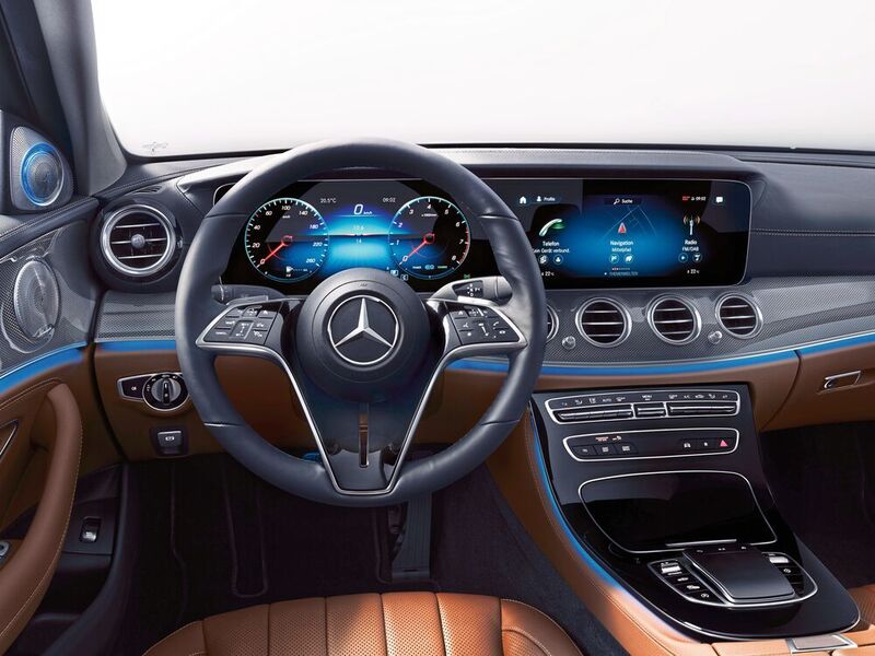 Mercedes-Benz E-Klasse Limousine, 2020, Studio; Interieur: Leder Nappa nussbraun/schwarz, Zierteile Metallstruktur.  (Daimler)