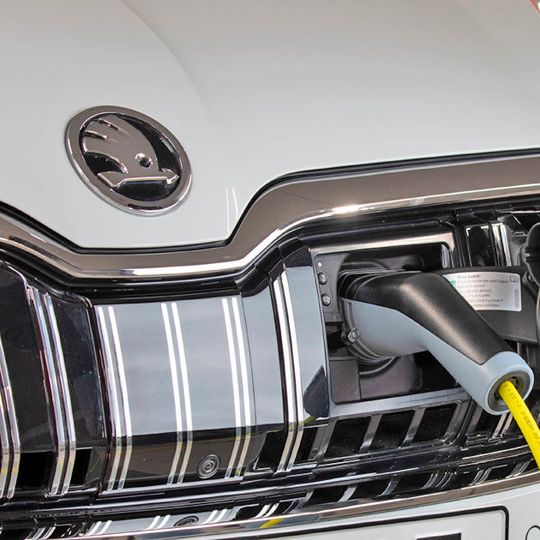 Skoda geht weiter in Richtung Elektro. Das erste rein batteriebetriebene E-SUV wird „Enyaq“ heißen.(Bild:  Skoda)