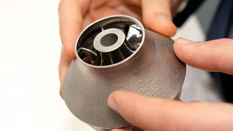 Ein neues hochentropisches Legierungspulver mit Duplex-Mikrostruktur ermöglicht Strukturbauteile mit komplexen Geometrien, die mit Super-Duplex-Stahl bei konventioneller Fertigung nicht umsetzbar sind.(Bild:  Oerlikon AM)