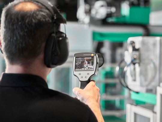 Measurements of power and compressed air leakages reveal energy guzzlers. Measurements of power and compressed air leakages reveal energy guzzlers.