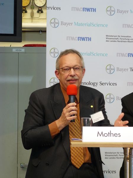Dr. Helmut Mothes, Bayer Technology Services, Leiter Process Technology: „Kombiniert mit alternativen Lösungsmittel, z.B. Ionischen Flüssigkeiten, und innovativen Reaktorkonzepten wie der Mikrotechnik bietet die Katalyse auch eine Chance für grundlegend neue Verfahren in der chemischen Industrie.“ (Archiv: Vogel Business Media)