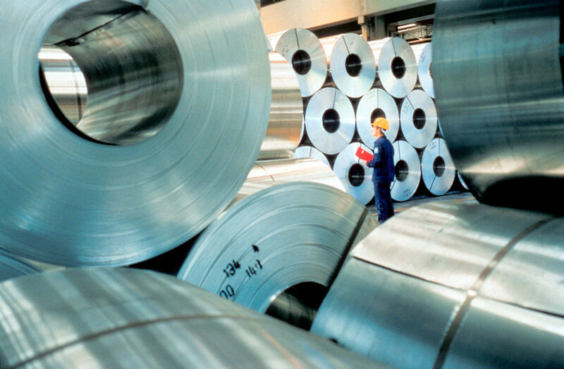 Aluminiumbänder werden in der Lebensmittelindustrie zur Herstellung von Dosen genutzt. (Bild: IGORA)