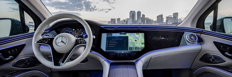 Fahrer eines Mercedes-Benz mit dem MBUX Sprachassistenten können in den USA an einem dreimonatigen Testprogramm für die Chat-GPT-Unterstützung teilnehmen.  (Bild:  Mercedes-Benz AG)