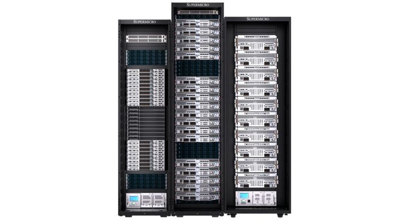 Supermicro veröffentlicht KI-Racks mit bis zu 64 bzw. 144 „Nvidia B300“-GPUs im 19-Zoll- bzw. OCP-Format.(Bild:  Supermicro)