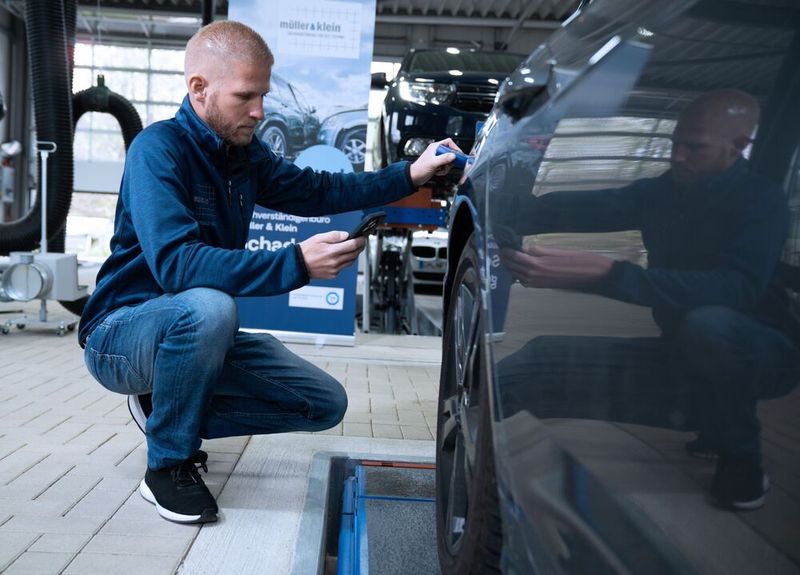 Freiberufliche Kfz-Sachverständigenleistungen bieten ein enormes Wachstumspotenzial. (Bild:  Müller & Klein GbR, TÜV SÜD)