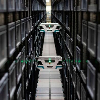 Bei Exotecs Automatisierung des Lyreco-Logistikzentrums liegt der Fokus eindeutig auf Effizienz, Qualität und Sicherheit. (Bild: Exotec)