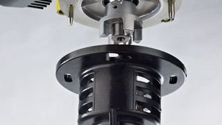 Der typische Einsatzbereich der vertikalen B70-Baureihe von Lutz ist die Produktentnahme aus Fässern, Containern und anderen ortsbeweglichen Gebinden. (Bild: Lutz PUmpen)